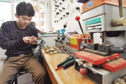 珉谷镇开锁店为啥“牛号”频现 听开锁师傅讲什么锁最防盗