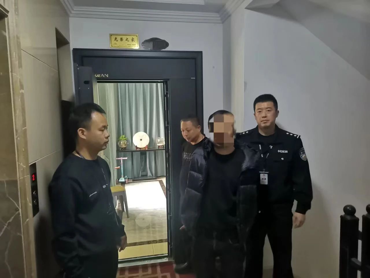 珉谷镇全副伪装仍被识别！双龙公安成功抓获一名撬锁盗窃嫌疑人